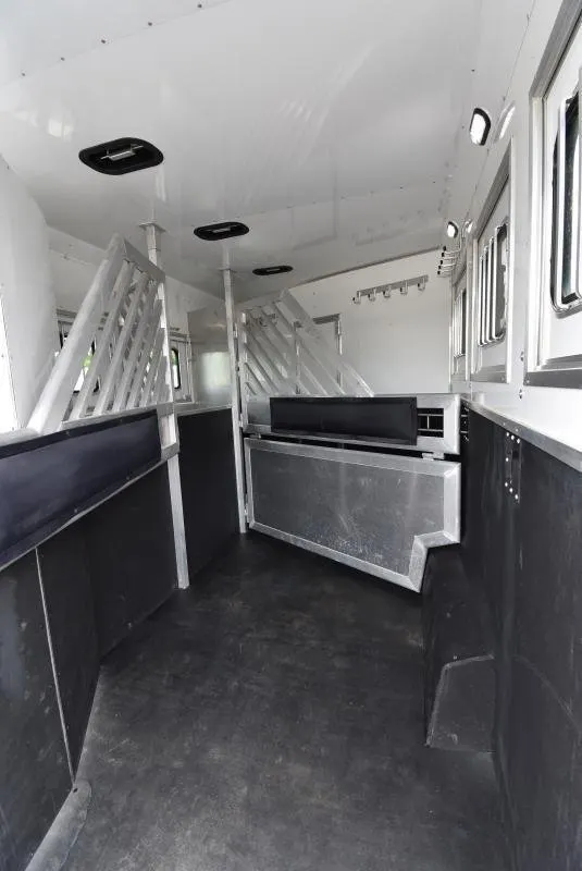 2018 Lakota Bighorn 3 Horse Living Quarters — view 8