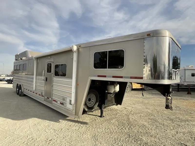 2014 Logan Coach RAZ4GNHDLQ 40′ 4 horse Razor GN Horse Trailer**WITH WALK IN CLOSET** — view 4