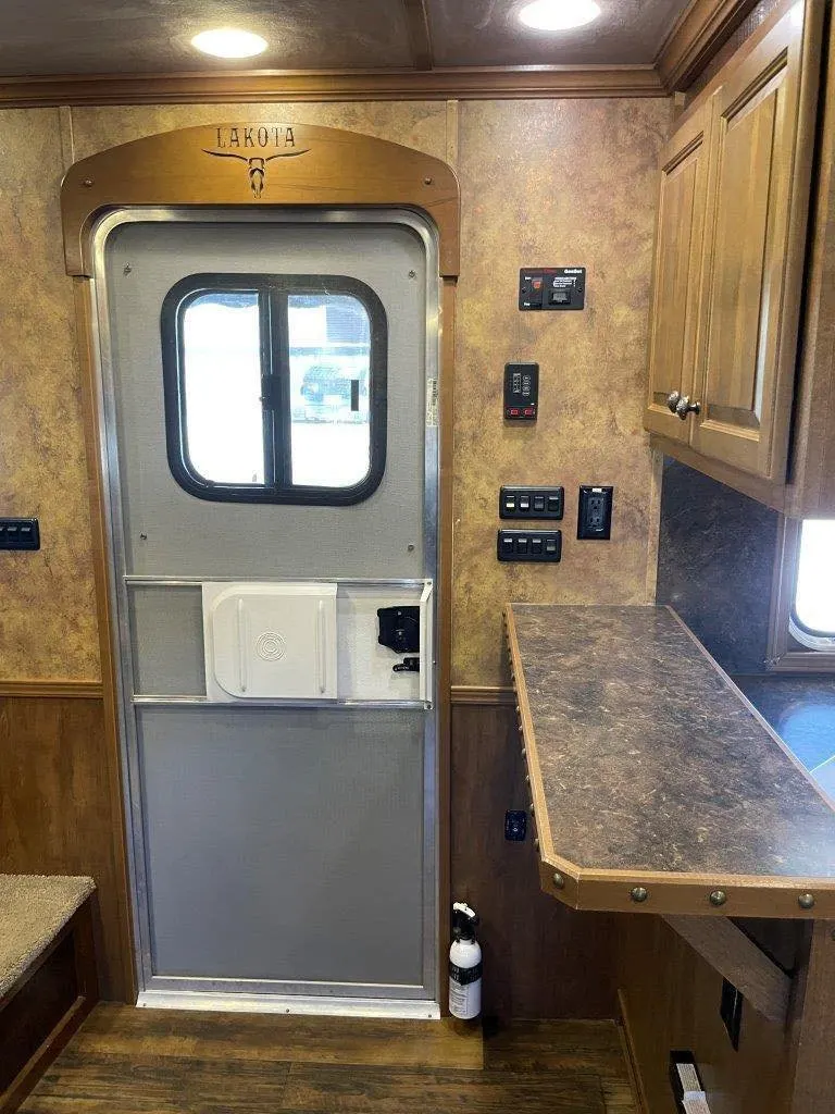 2015 Lakota Bighorn Edition 8414 4 Horse Trailer With Living Quarters “1 Slide” — view 12
