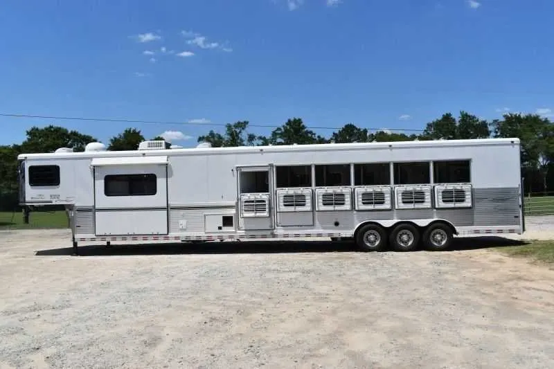 2005 Sundowner Sunlite 6LQ Horse Trailer with 11′ Short Wall 725 Grand Sierra 8612GLQ MidTack — view 3