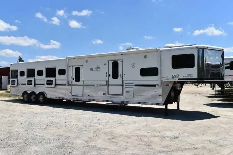 2005 Sundowner Sunlite 6LQ Horse Trailer with 11′ Short Wall 725 Grand Sierra 8612GLQ MidTack — view 7