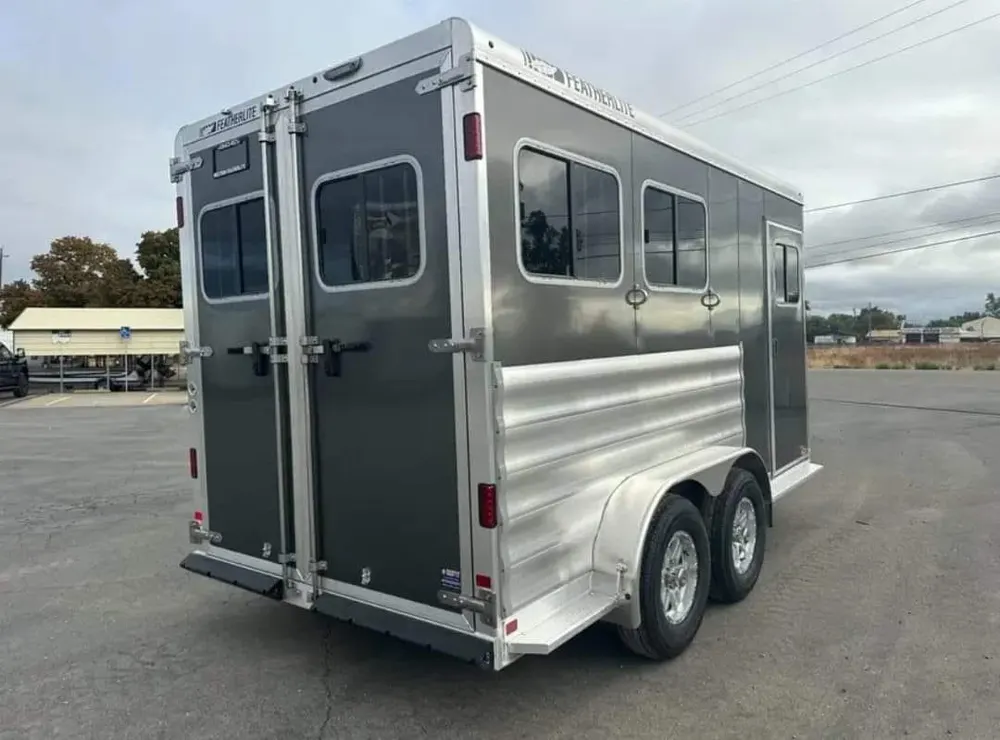 2012 Featherlite 9400 2 Horse Trailer — view 4