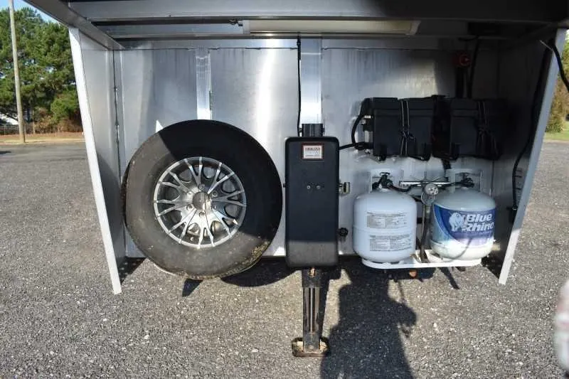 2015 Exiss 7308LQ 3 Horse Trailer with 8′ Short Wall — view 4