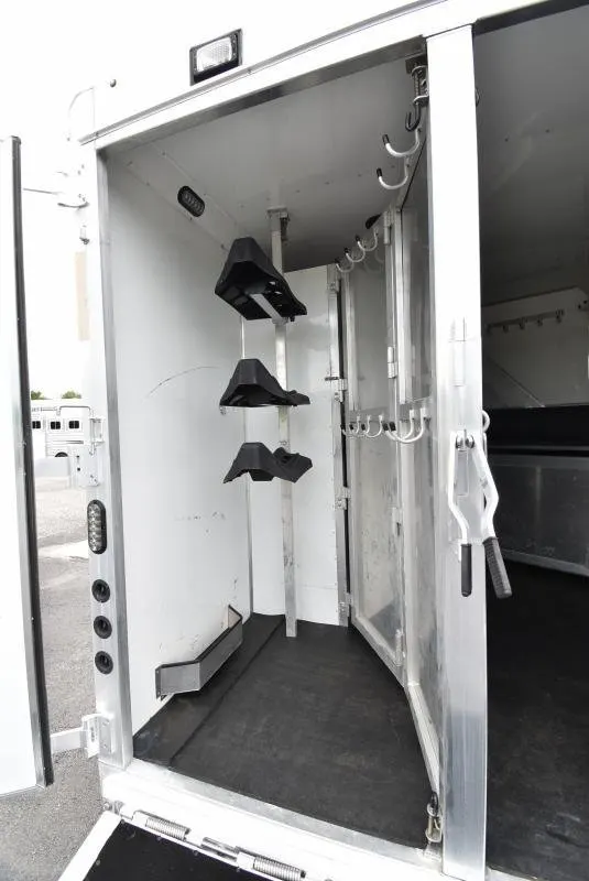 2018 Lakota Bighorn 3 Horse Living Quarters — view 6