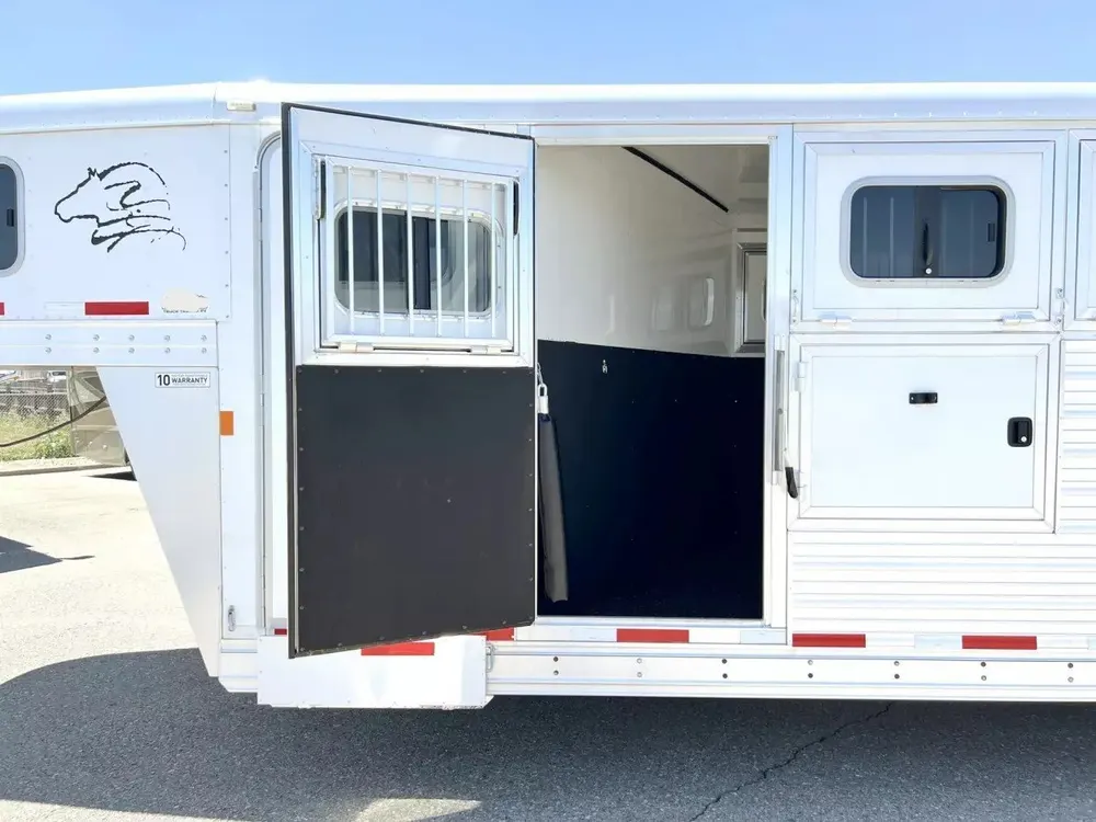 2015 Sooner 6 Horse Gooseneck — view 2