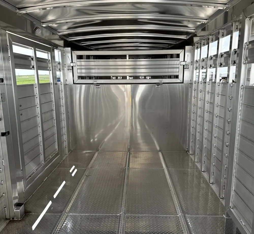 New 2024 Elite Trailers 32FT TRIPLE AXLE STOCK TRAILER W/ 3 COMPARTMENTS — view 8
