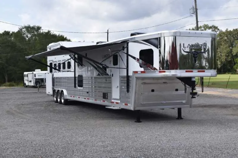 2021 Lakota BigHorn 8519TBB 5 Horse Trailer with 19′ Short Wall — view 5