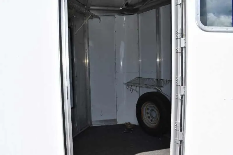 2002 Exiss SS20 2 Horse Trailer — view 10