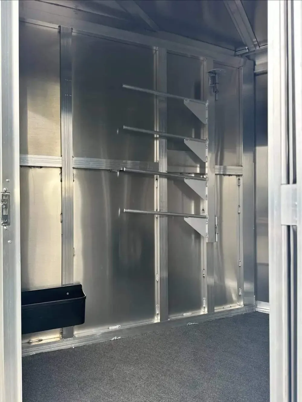 2012 Featherlite 9400 2 Horse Trailer — view 7