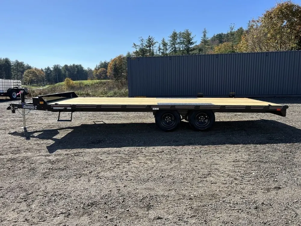 2024 Diamond C 8.5×20 7K Deckover Trailer w/Slide-In Ramps — view 4