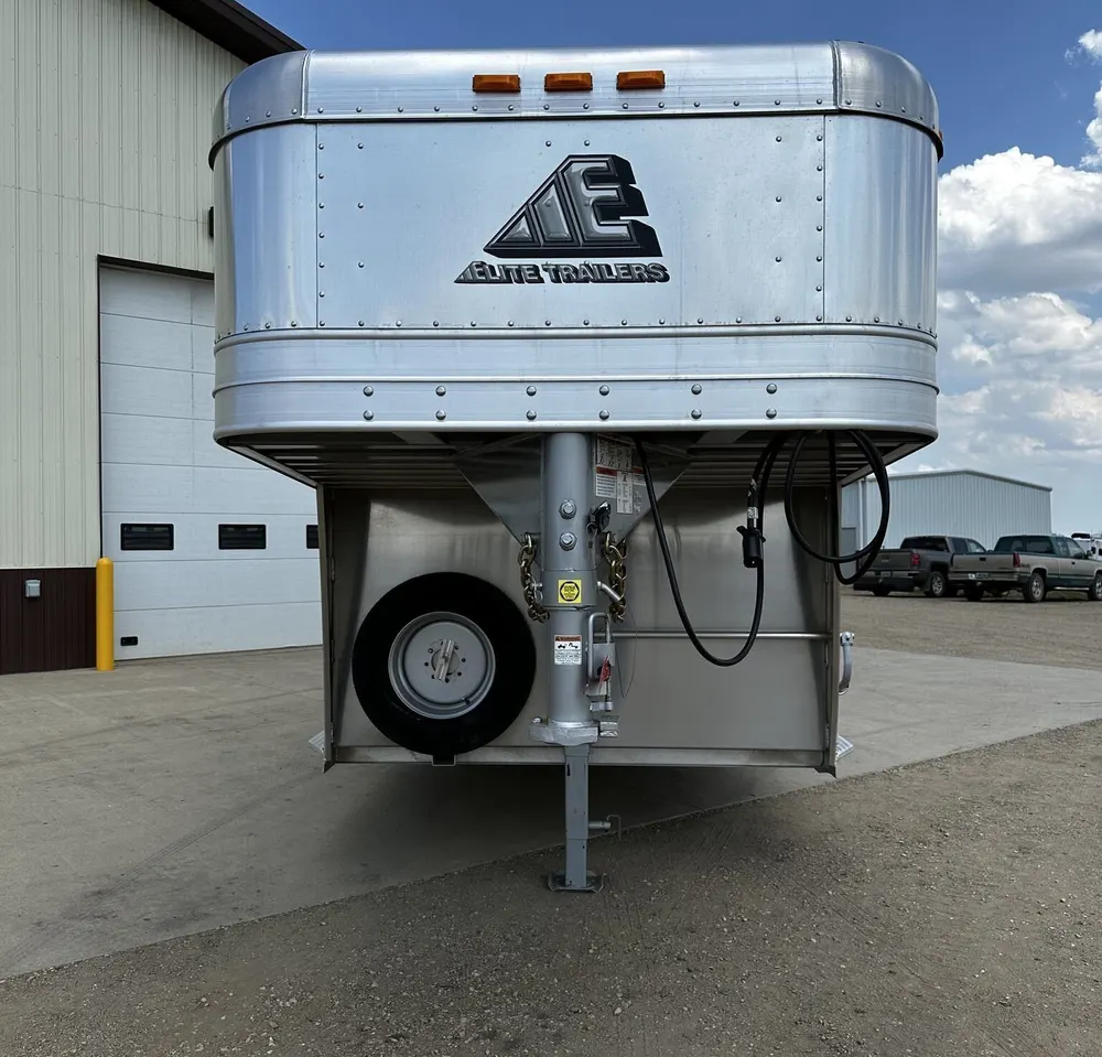 New 2024 Elite Trailers 32FT TRIPLE AXLE STOCK TRAILER W/ 3 COMPARTMENTS — view 7