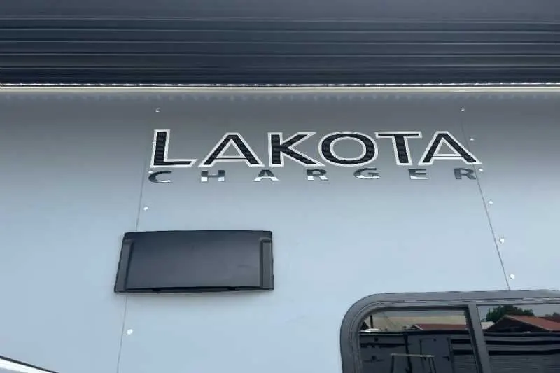 New 2024 Lakota 8313RKBGLQ Charger 3 Horse Trailer with 13′ Short Wall — view 8